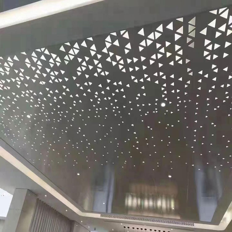 Soffitto in metallo con pannelli falsi in alluminio perforato Arts